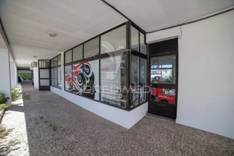 Loja para Venda em Bacelo e Senhora da Saúde Foto 9