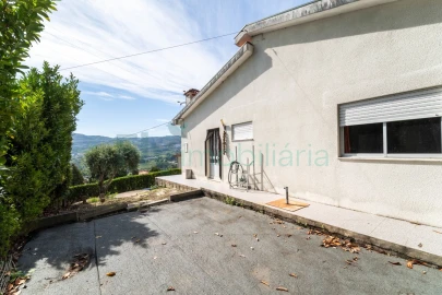 Moradia T3 para Venda em Tagilde e Vizela (São Paio)
