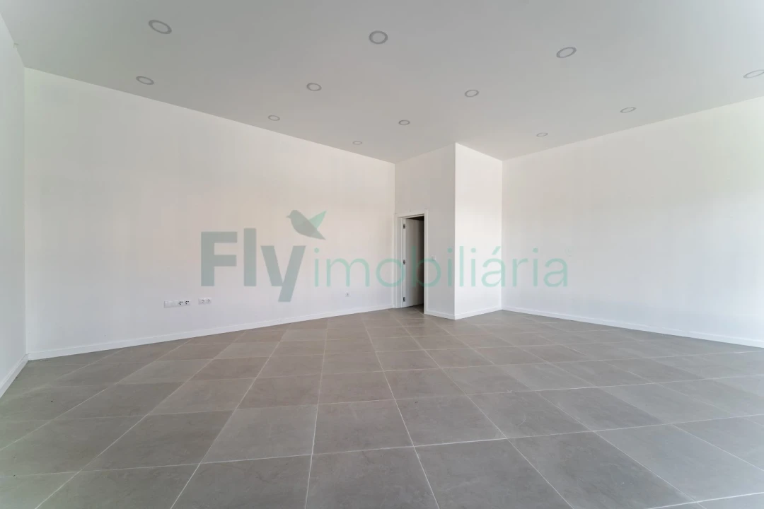 Loja para Arrendamento em Caldas de Vizela (São Miguel e São João) Foto 4