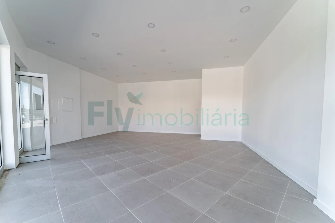 Loja para Arrendamento em Caldas de Vizela (São Miguel e São João) Foto 5