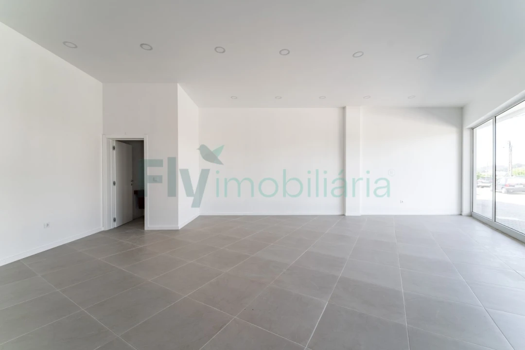 Loja para Arrendamento em Caldas de Vizela (São Miguel e São João) Foto 6