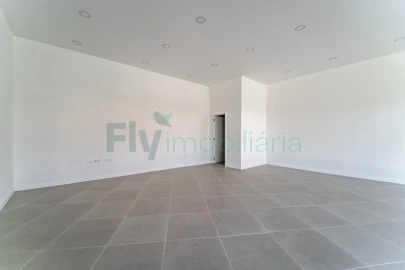 Loja para Arrendamento em Caldas de Vizela (São Miguel e São João)