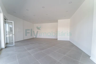 Loja para Arrendamento em Caldas de Vizela (São Miguel e São João)