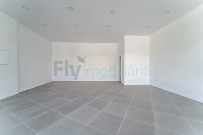 Loja para Arrendamento em Caldas de Vizela (São Miguel e São João)