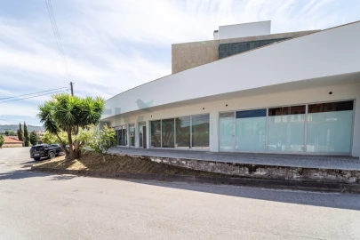 Loja para Arrendamento em Caldas de Vizela (São Miguel e São João)