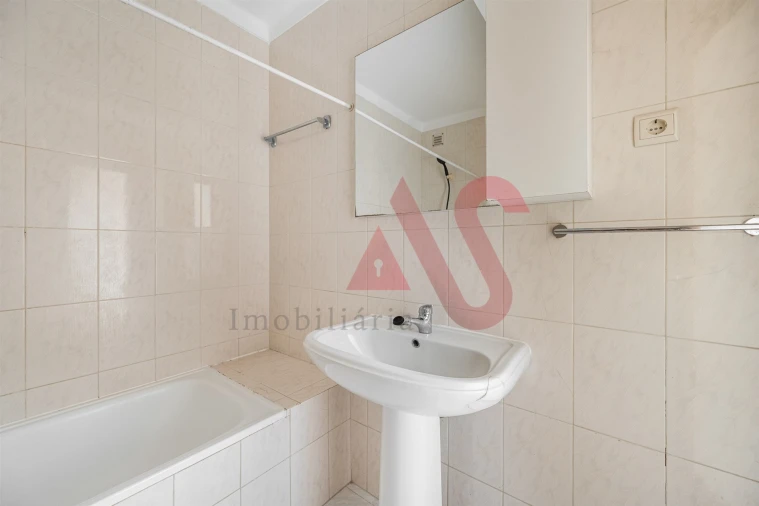 Apartamento T2 para Venda em Azurem Foto 13