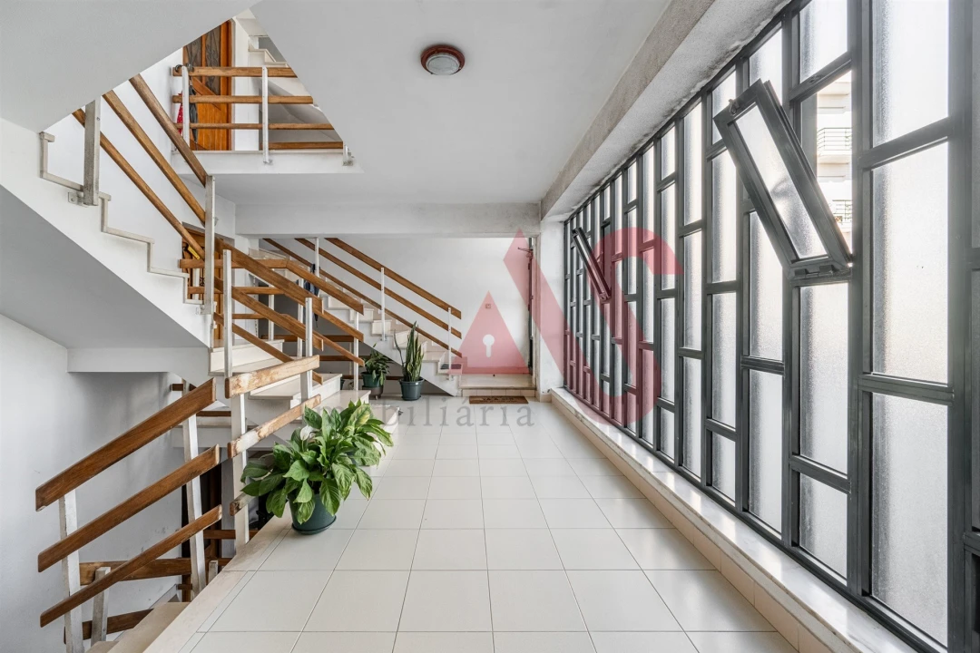 Apartamento T2 para Venda em Azurem Foto 3
