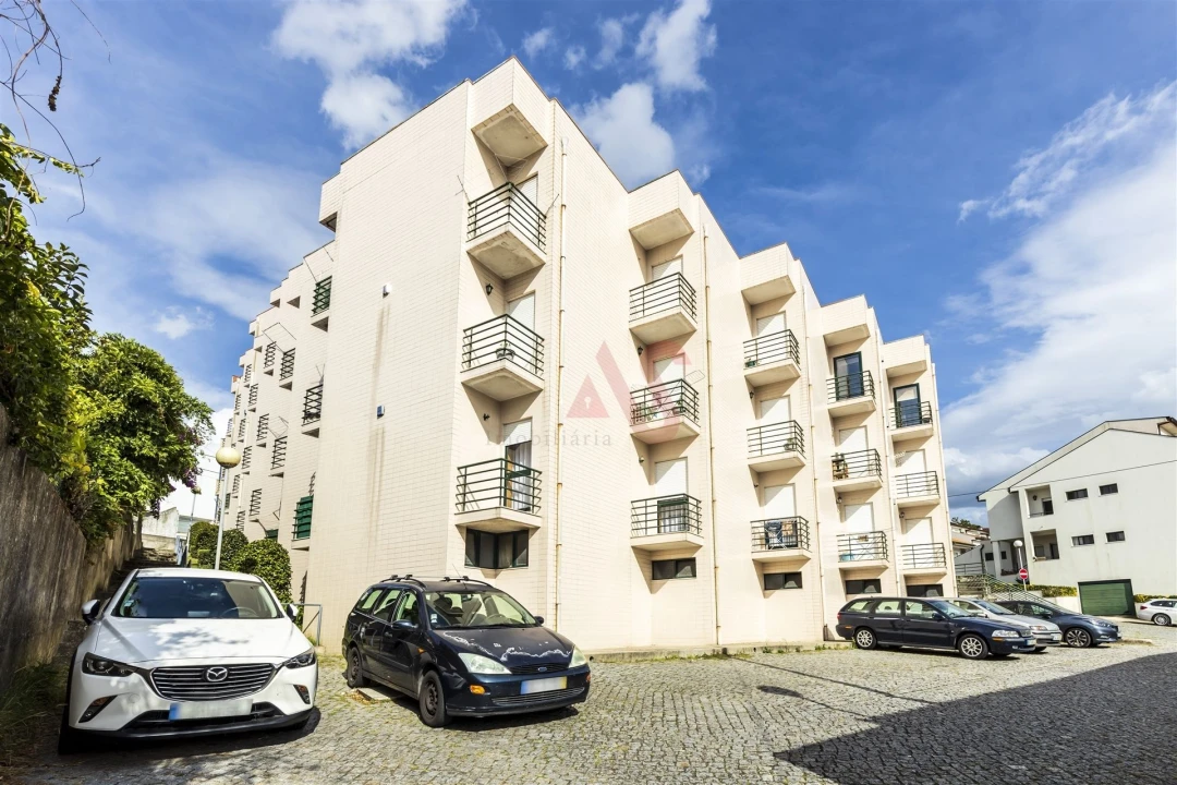 Apartamento T2 para Venda em Azurem Foto 2
