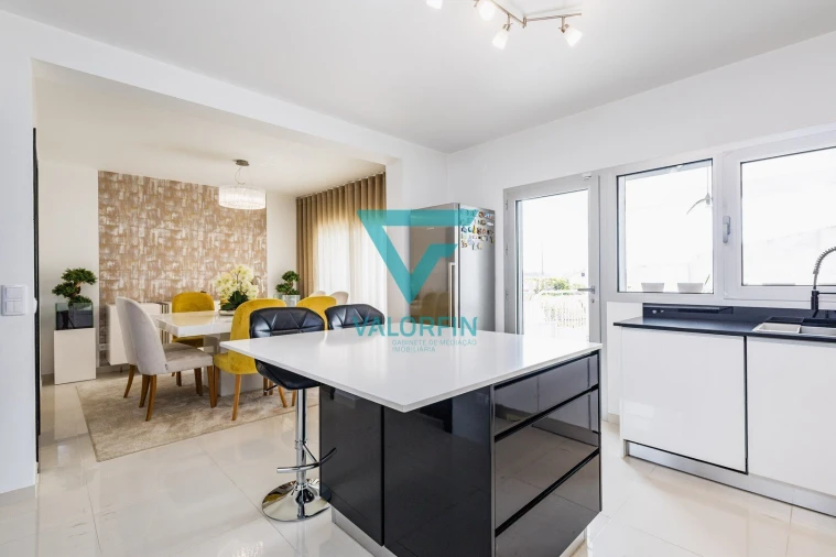 Moradia T4 para Venda em Leiria, Pousos, Barreira e Cortes Foto 12