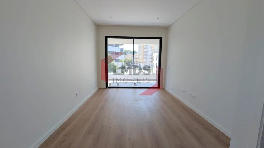 Apartamento T1 para Venda em Ramalde Foto 4