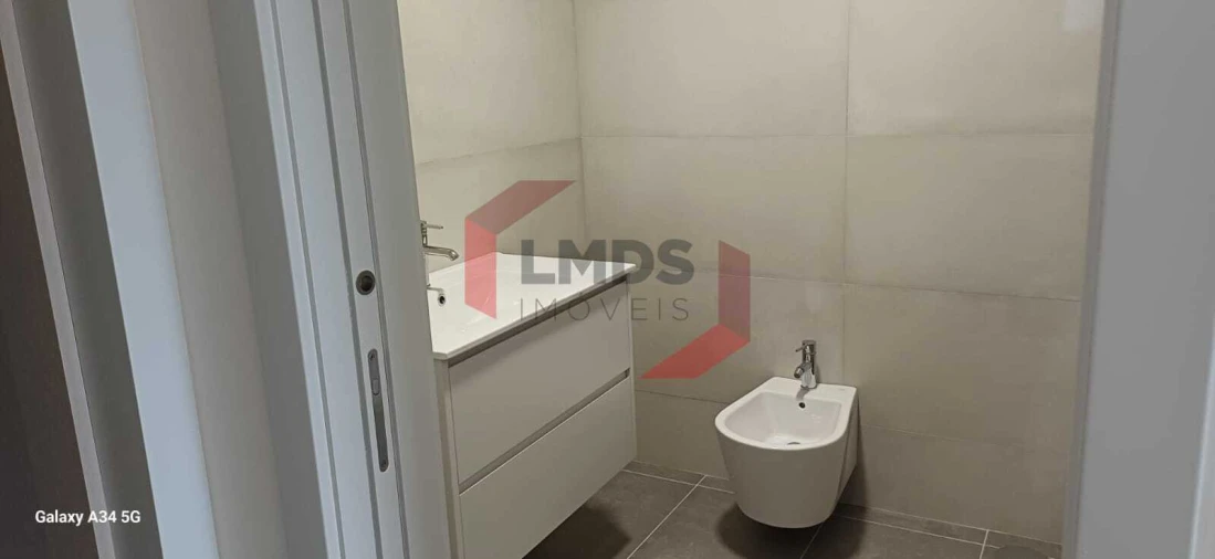 Apartamento T3 para Venda em Cedofeita, Santo Ildefonso, Sé, Miragaia, São Nicolau e Vitória Foto 2