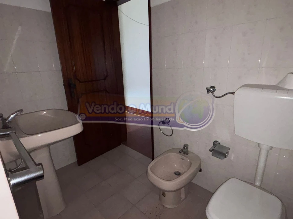 Moradia T4 para Venda em Couço Foto 17