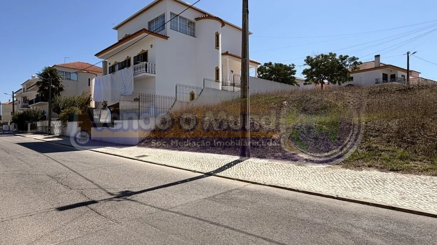 Terreno para Venda em Samora Correia