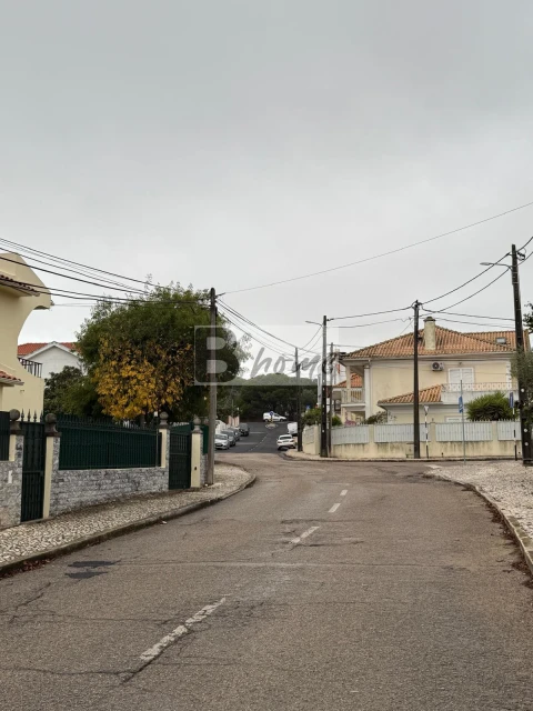 Moradia T4 para Venda em Charneca de Caparica e Sobreda