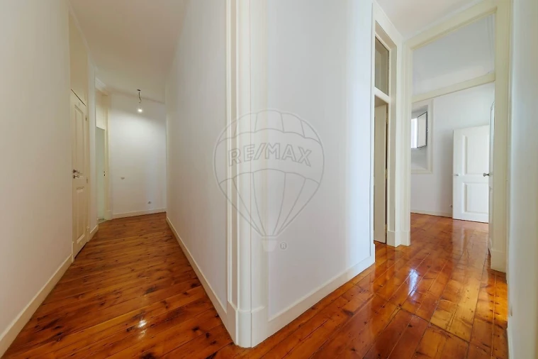 Apartamento T3 para Venda em Santa Maria Maior Foto 3
