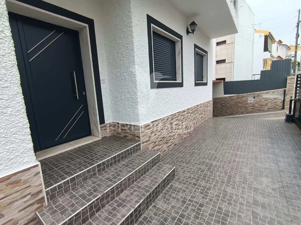 Moradia T4 para Venda em Caia, São Pedro e Alcáçova Foto 4
