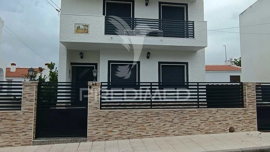 Moradia T4 para Venda em Caia, São Pedro e Alcáçova