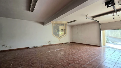 Moradia T4 para Venda em Santa Maria, São Pedro e Matacães