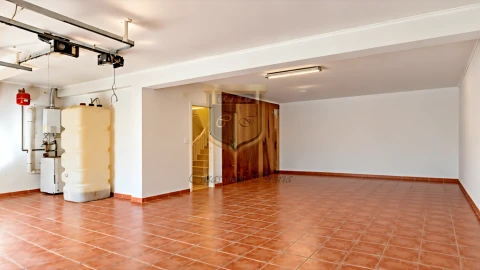 Moradia T4 para Venda em Santa Maria, São Pedro e Matacães