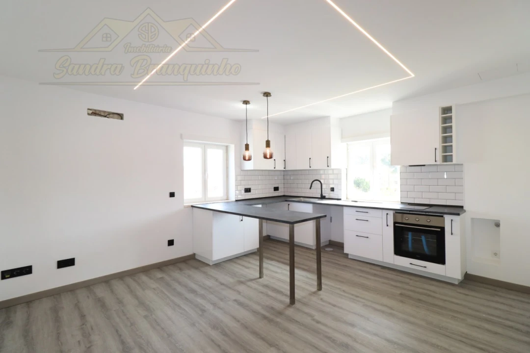 Apartamento T2 para Venda em Ramalhal Foto 1