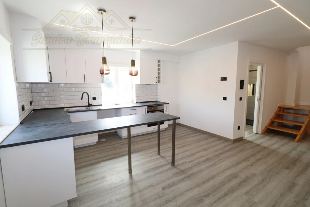 Apartamento T2 para Venda em Ramalhal Foto 4