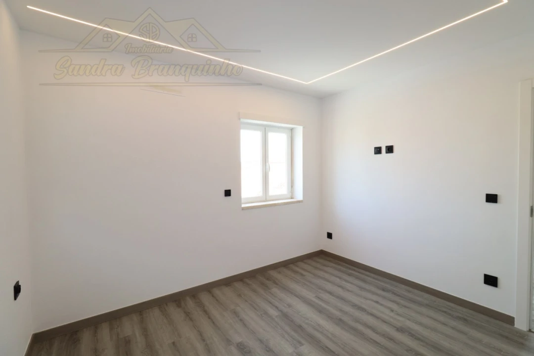 Apartamento T2 para Venda em Ramalhal Foto 9