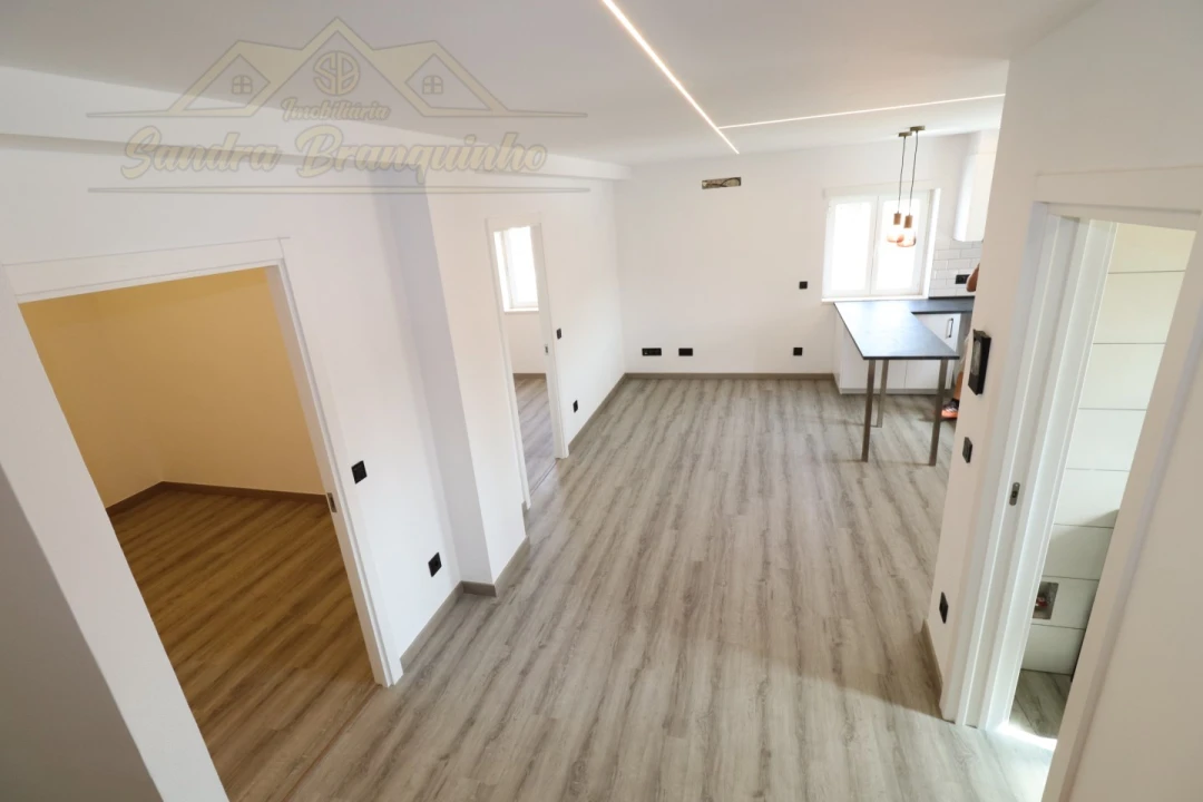Apartamento T2 para Venda em Ramalhal Foto 17