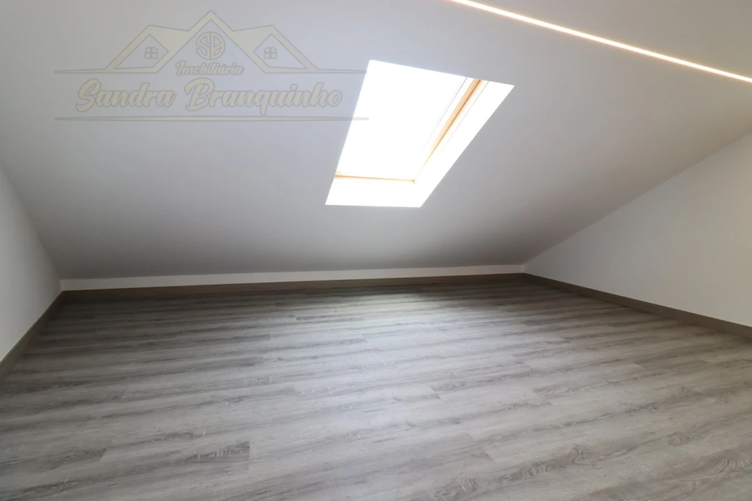 Apartamento T2 para Venda em Ramalhal Foto 18