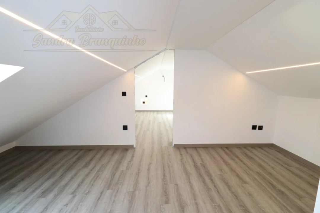 Apartamento T2 para Venda em Ramalhal Foto 19