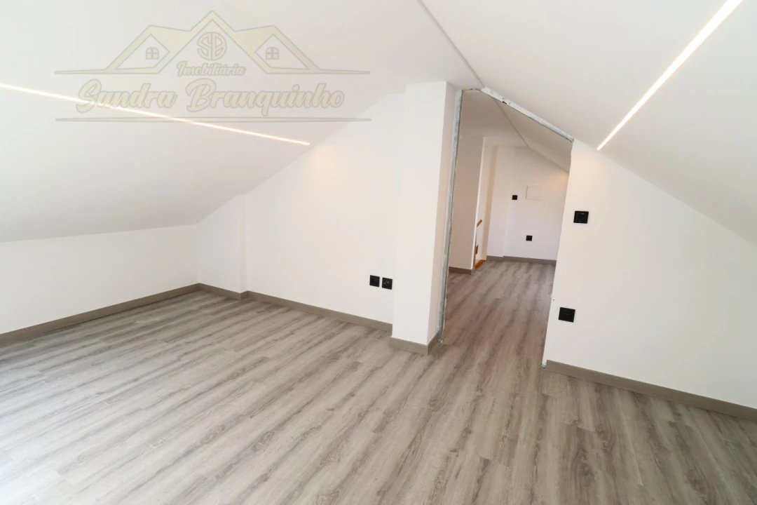 Apartamento T2 para Venda em Ramalhal Foto 22