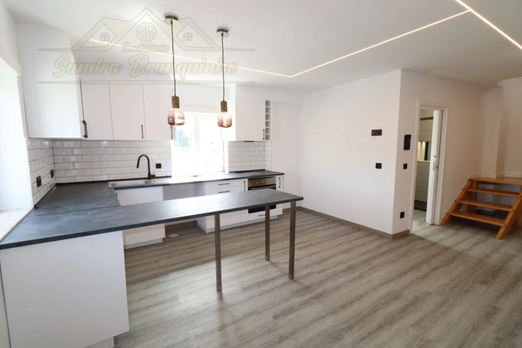 Apartamento T2 para Venda em Ramalhal Foto 4
