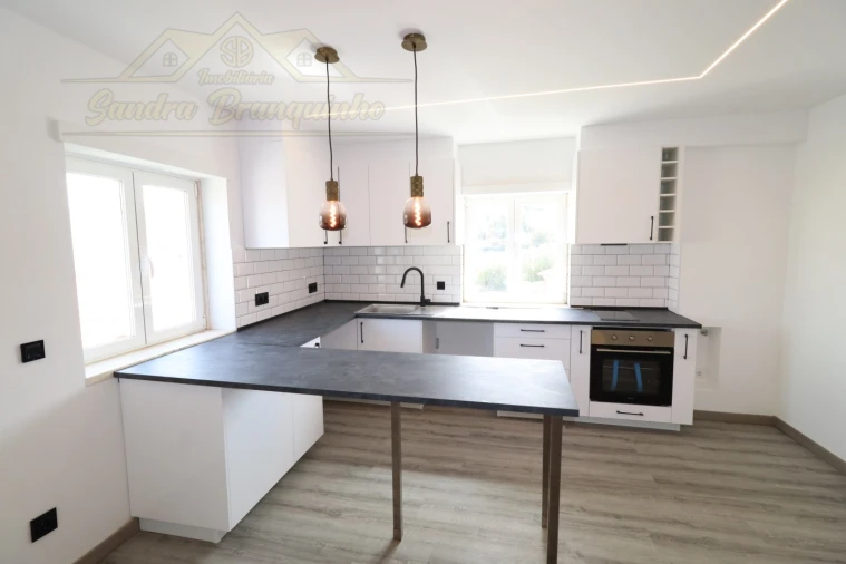 Apartamento T2 para Venda em Ramalhal Foto 6