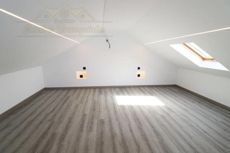 Apartamento T2 para Venda em Ramalhal Foto 20