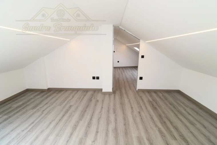 Apartamento T2 para Venda em Ramalhal Foto 21