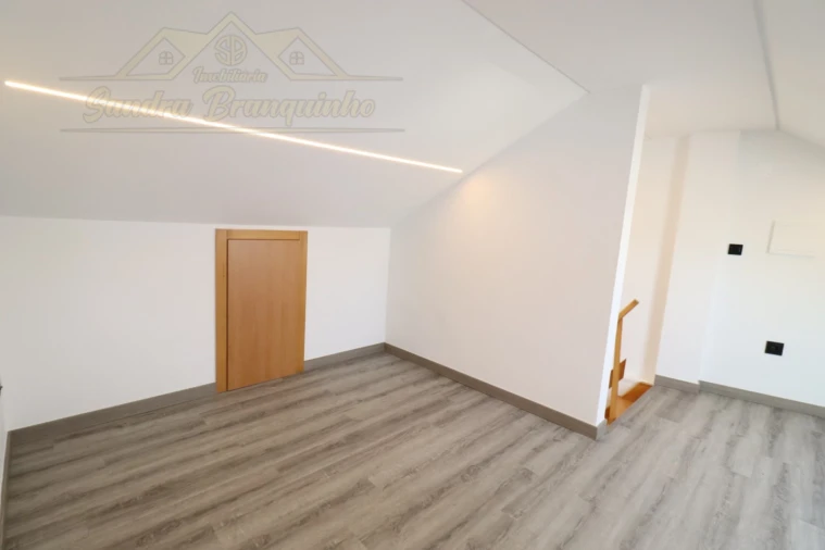 Apartamento T2 para Venda em Ramalhal Foto 23