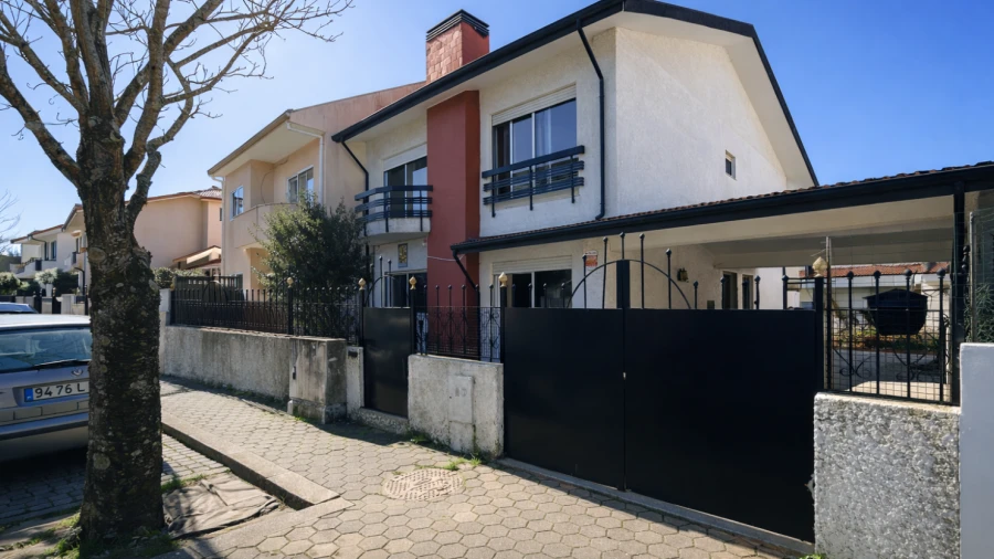 Moradia T4 para Venda em Santa Marinha e São Pedro da Afurada