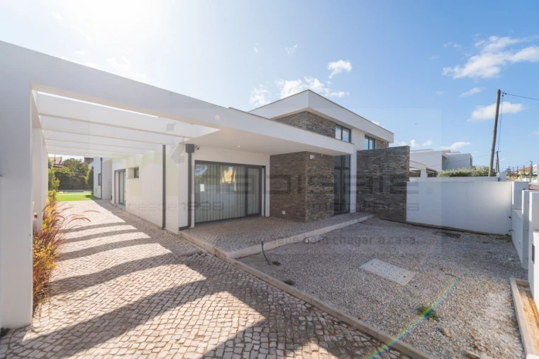 Moradia T4 para Venda em Fernao Ferro Foto 4