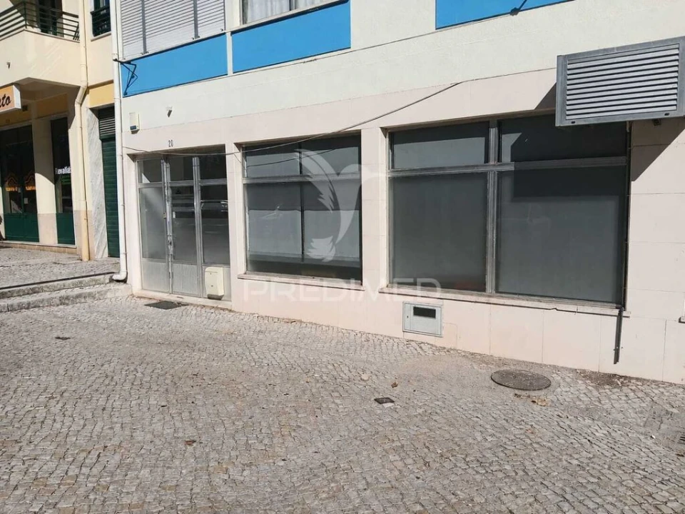 Loja para Venda em Setubal (São Sebastião) Foto 1