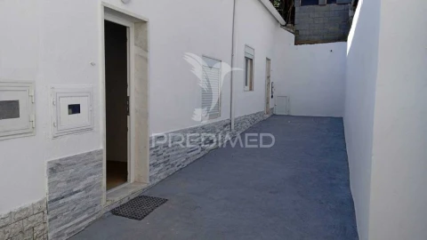 Moradia T9 para Venda em Ajuda