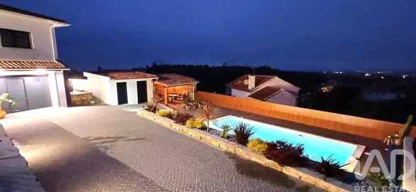 Moradia T3 para Venda em Colmeias e Memória