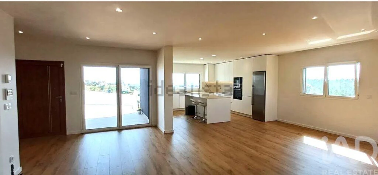 Moradia T3 para Venda em Colmeias e Memória Foto 3