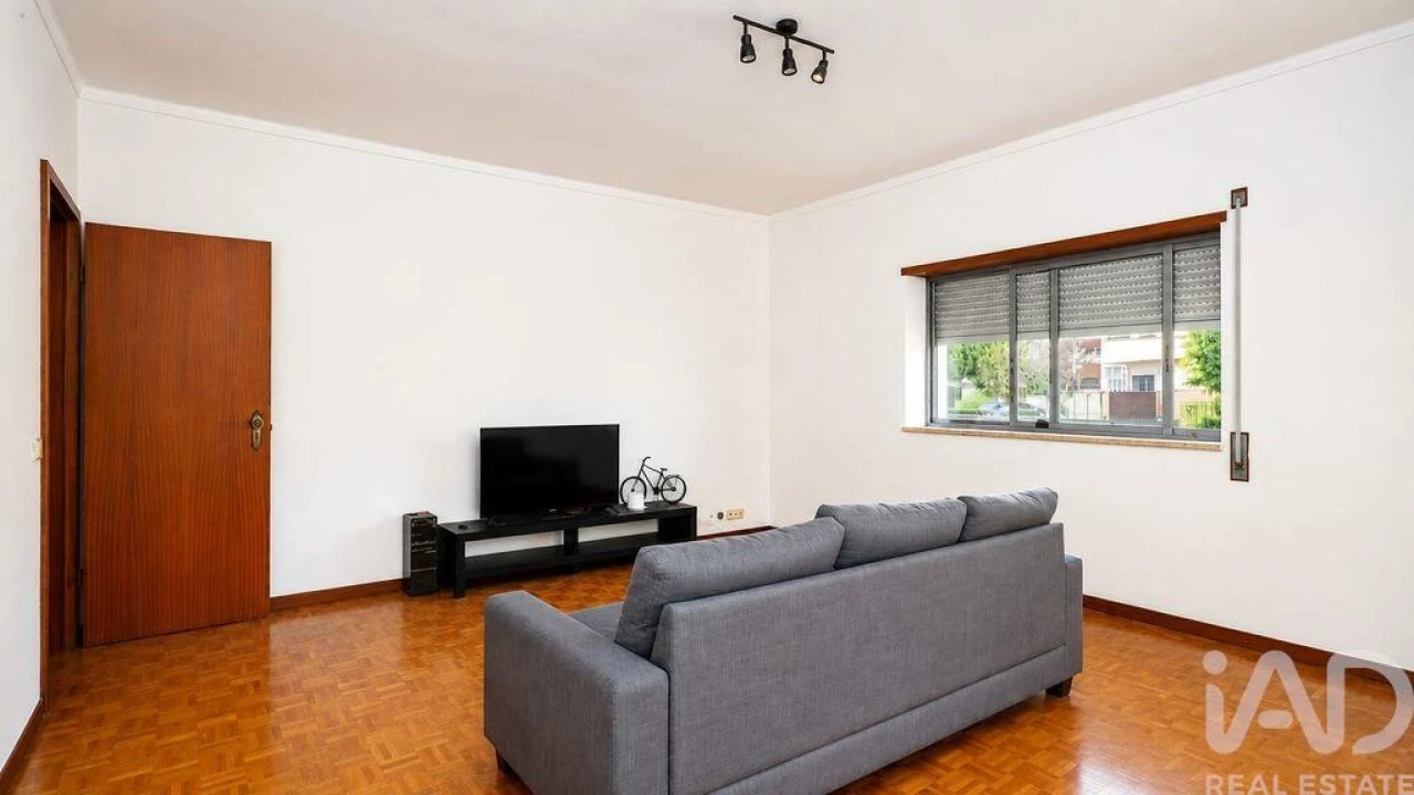 Apartamento T2 para Venda em Santo Antonio dos Olivais Foto 23