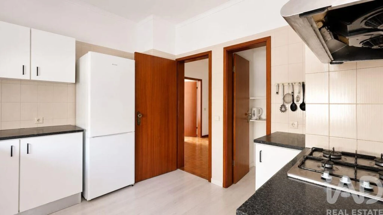 Apartamento T2 para Venda em Santo Antonio dos Olivais Foto 4
