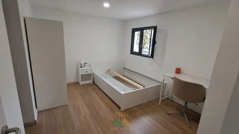 Quarto para Arrendamento em Padreiro (Salvador e Santa Cristina)