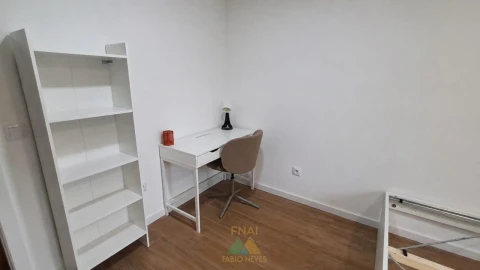 Quarto para Arrendamento em Padreiro (Salvador e Santa Cristina)