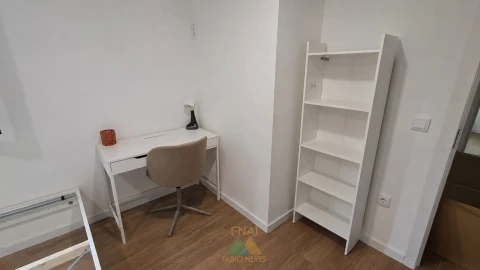Quarto para Arrendamento em Padreiro (Salvador e Santa Cristina)