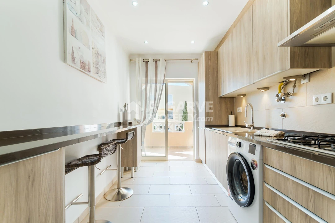 Apartamento T2 para Venda em Quarteira Foto 4