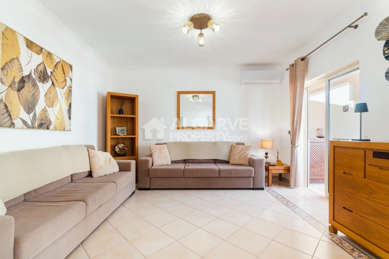 Apartamento T2 para Venda em Quarteira Foto 8