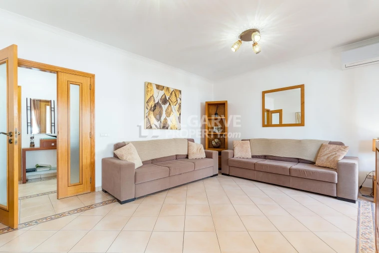 Apartamento T2 para Venda em Quarteira Foto 9