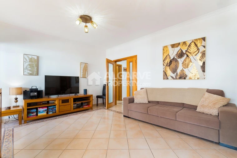 Apartamento T2 para Venda em Quarteira Foto 11